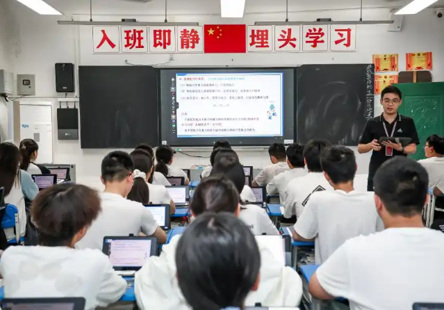 特性化供给可量化的基础上数据为教师们供给了更明晰的辅助视角 特性化供给可量化的基础上数据为教师们供给了更明晰的辅助视角